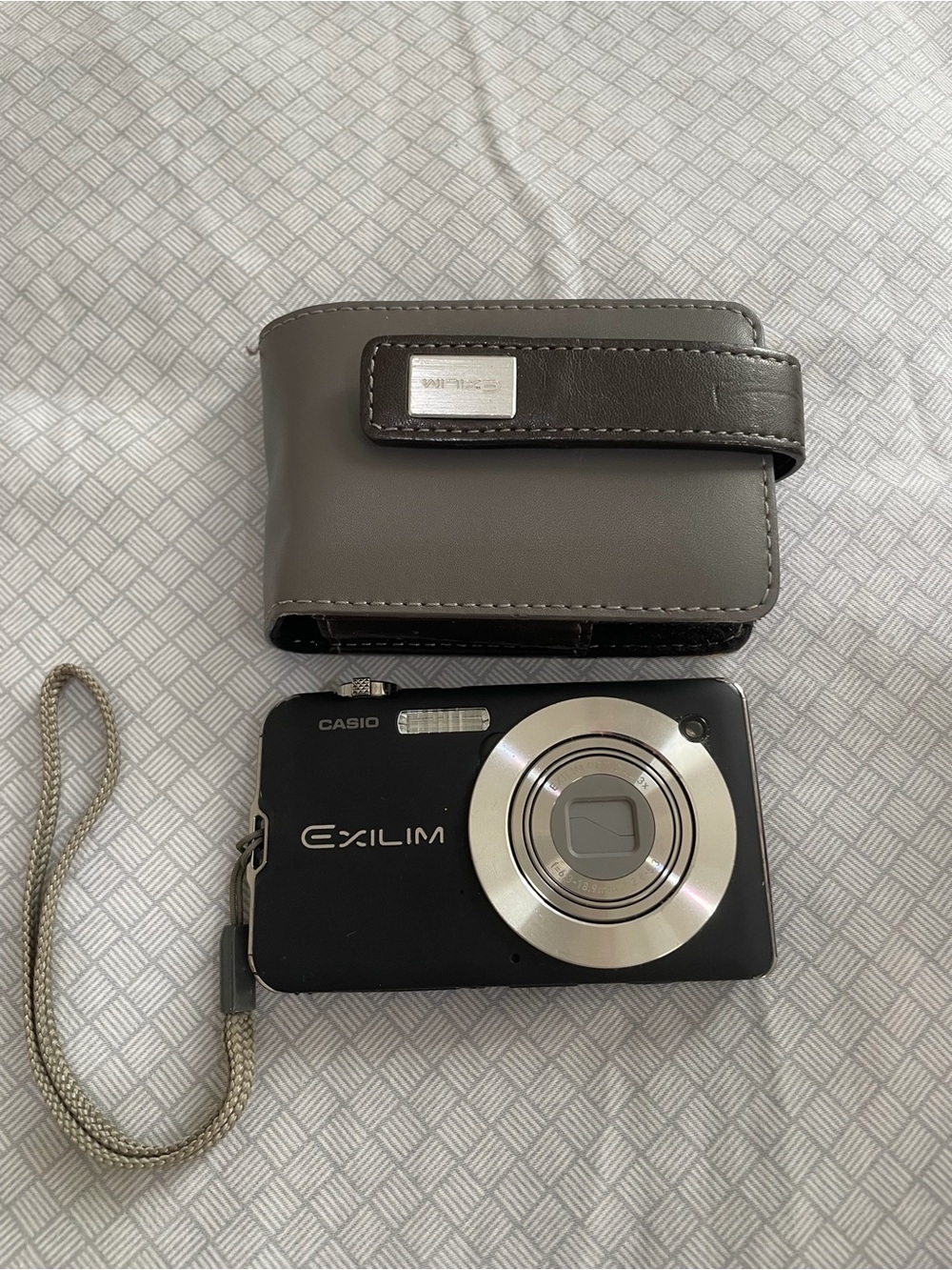 Casio Exilim EX-S10 10.1MP Digital Camera – Tested Working + Box, Case & Manuals